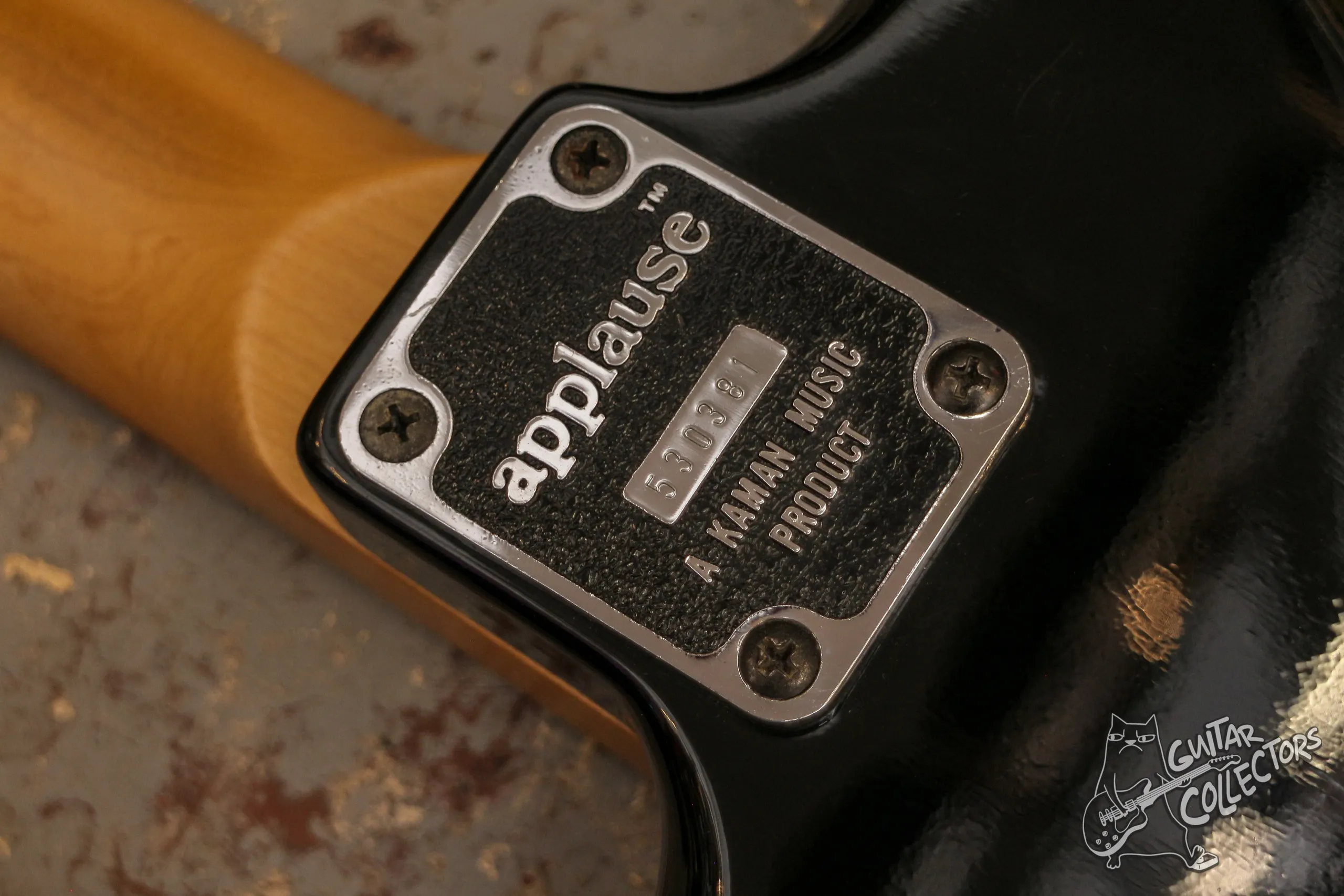 Applause Kaman by Ovation Stratocaster HSS