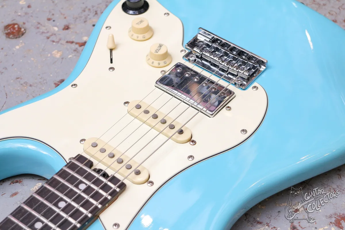 Mooer GTRS S801 Standard Stratocaster Sonic Blue