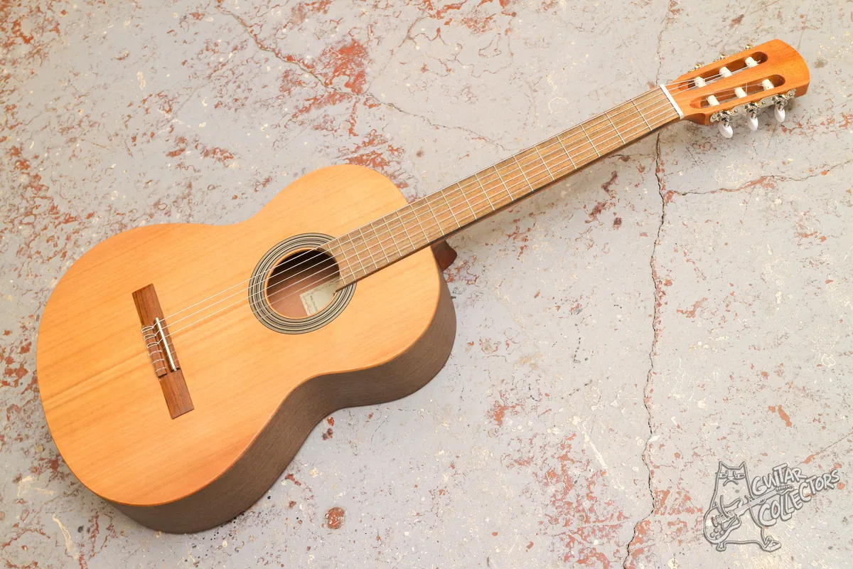 Alhambra College Classical Guitar 4/4