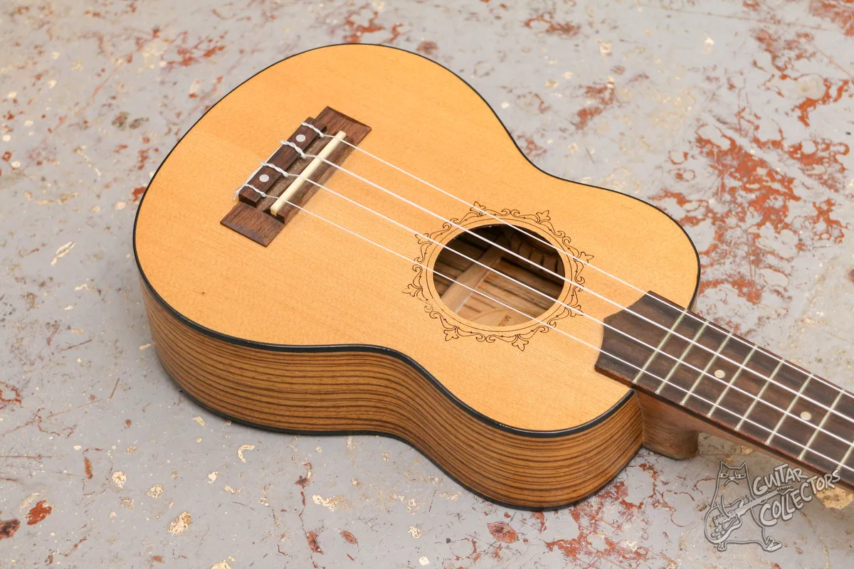 Flight DUS 320 Ukulele