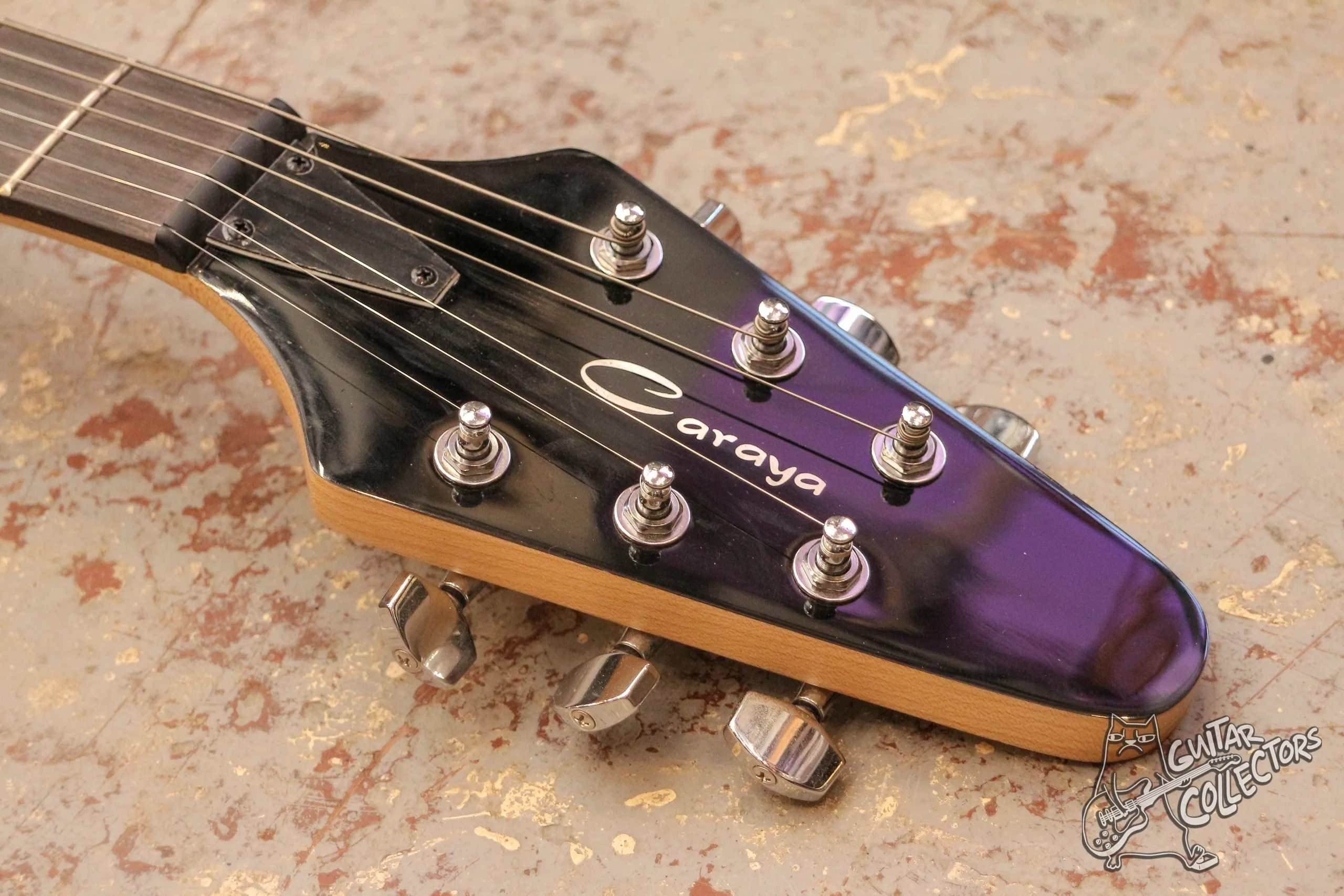 Caraya E235BK Flying V
