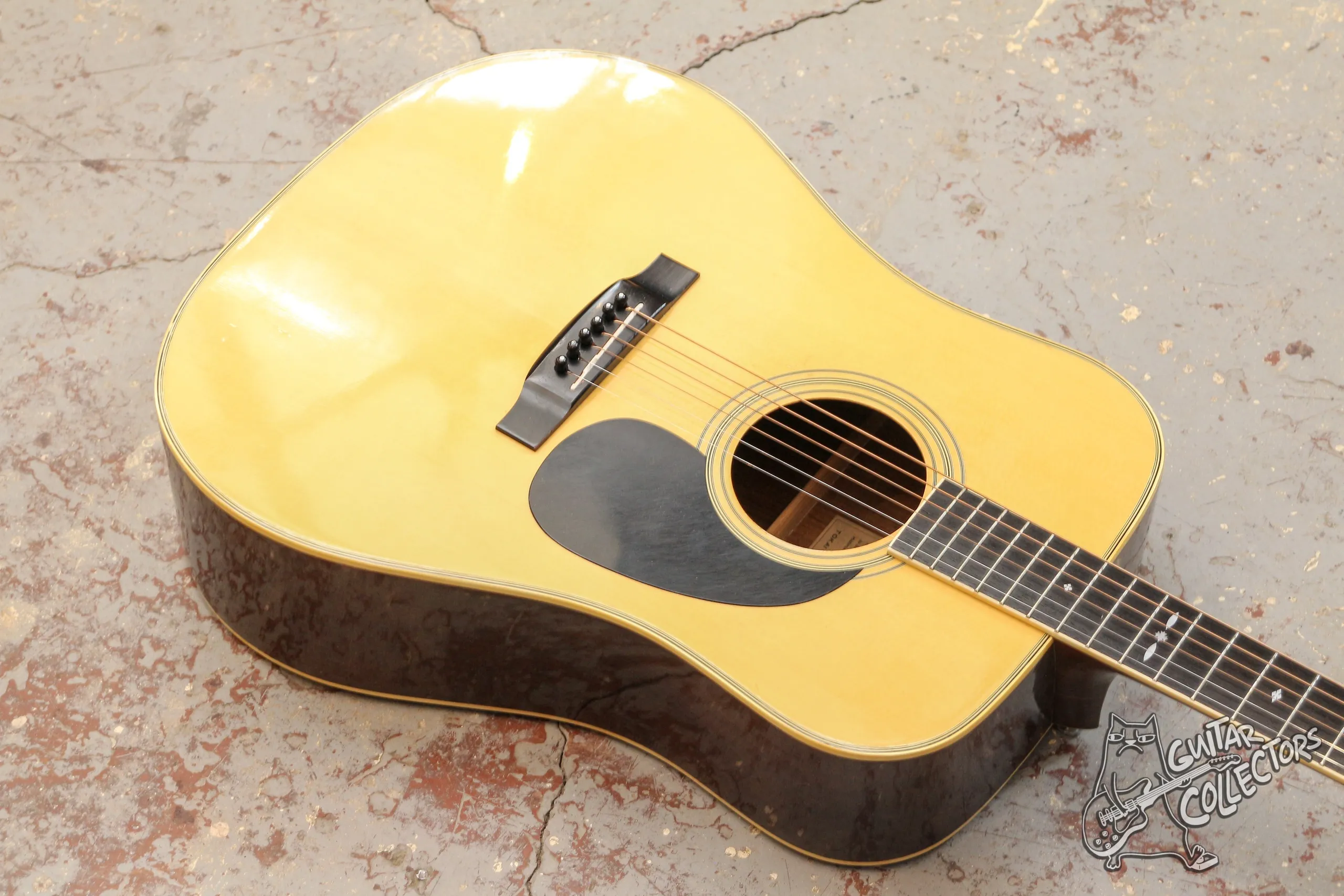 Tokai Cat`s Eyes CE-300 Dreadnought