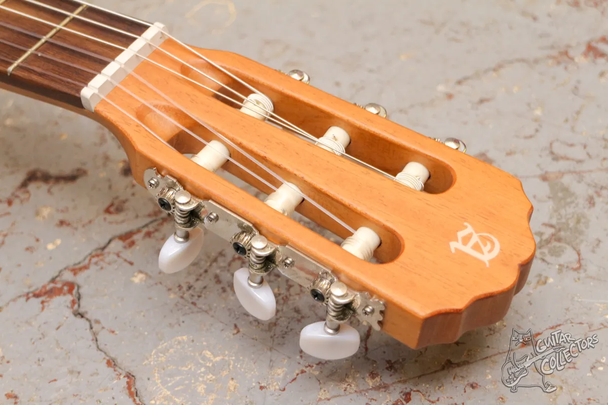 Alhambra Classical Student 1C Black Satin