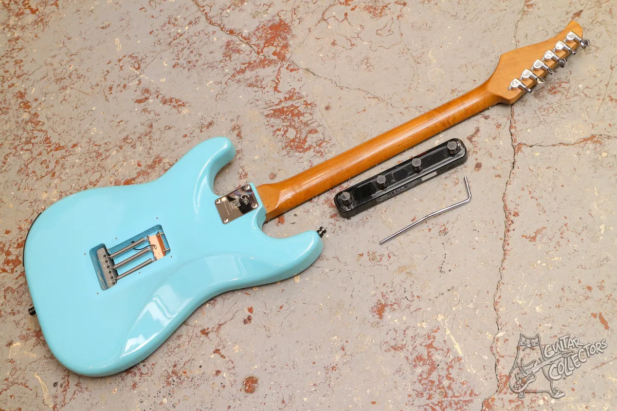 Mooer GTRS S801 Standard Stratocaster Sonic Blue