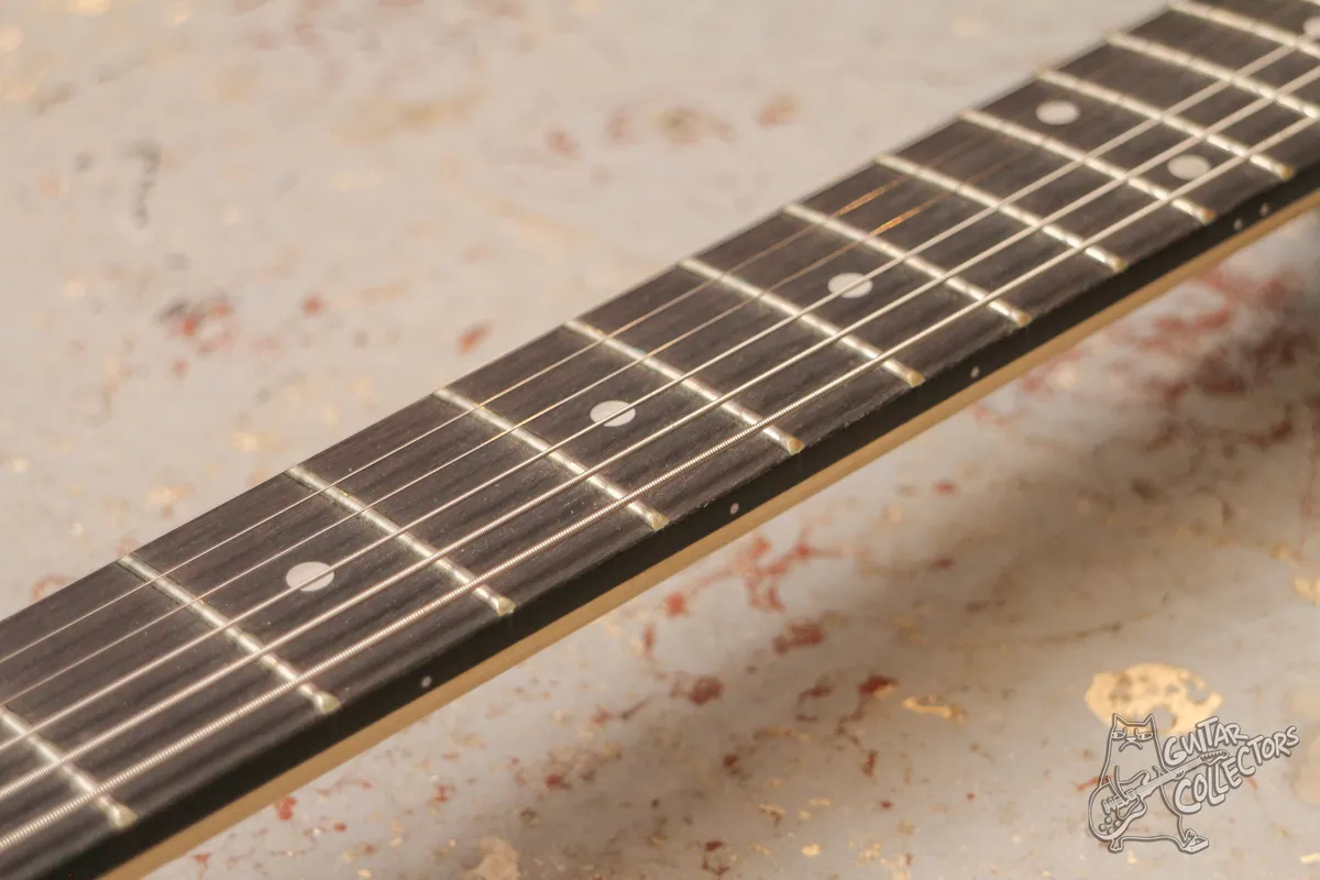 Caraya E235BK Flying V