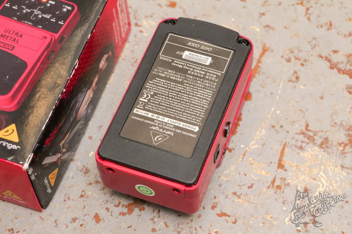 Behringer UM 300 Ultra Metal