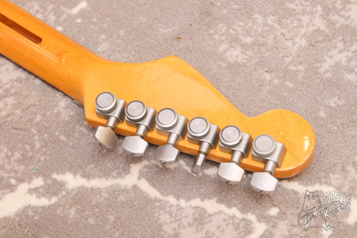 Fender Deluxe Plus Stratocaster Crimson Burst