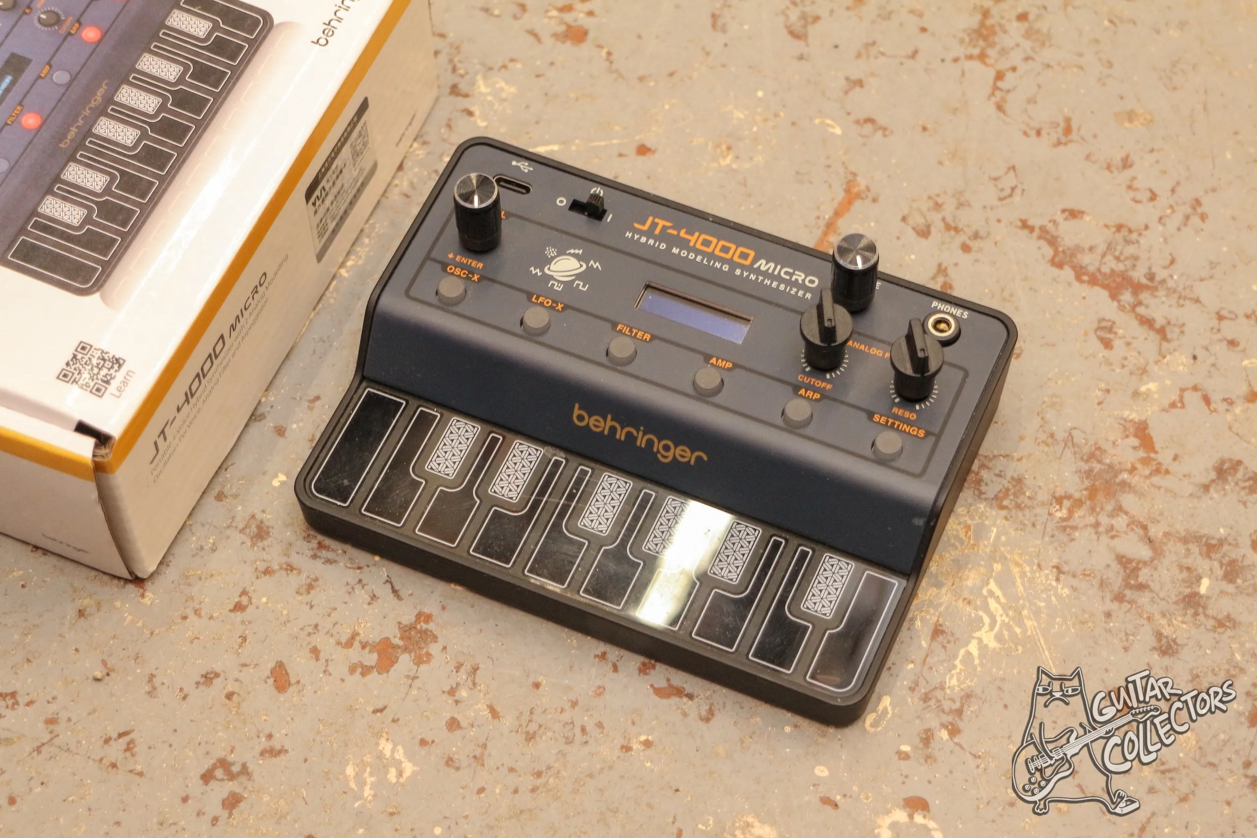 Behringer JT 4000 Micro Hybrid Modeling Synthesizer