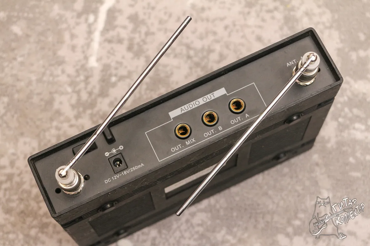 Радиосистема Enbao UHF EO-82 с головным микрофоном.