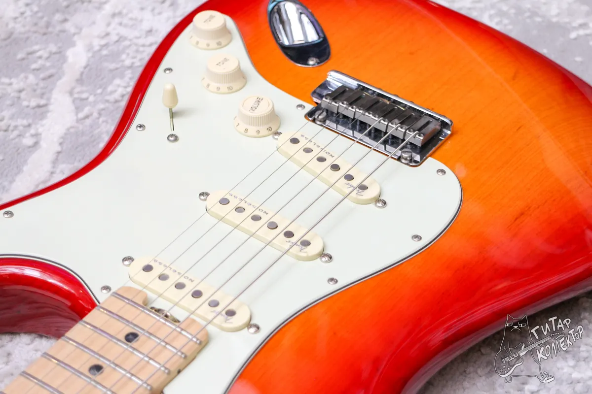 Fender American Elite Stratocaster Aged Cherry Burst