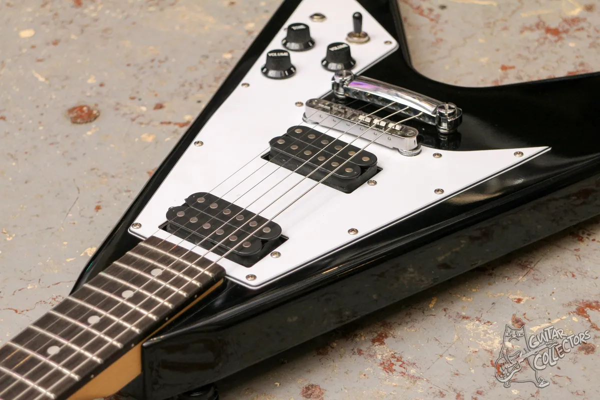 Caraya E235BK Flying V