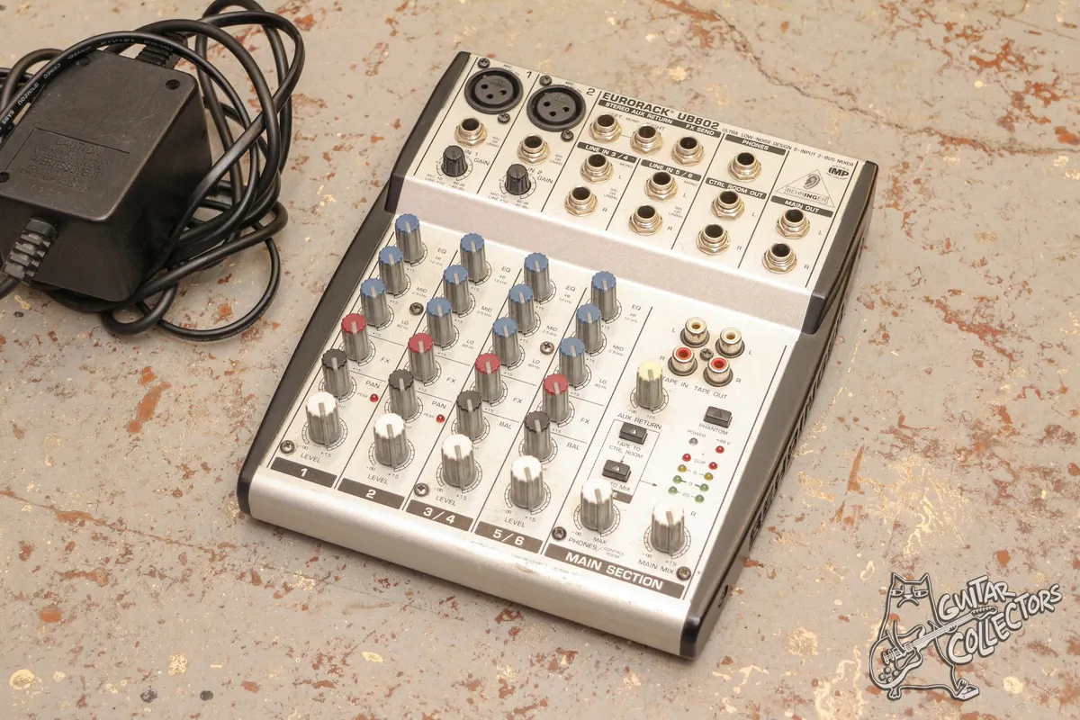 Behringer UB 802 Eurorack Микшерный пульт