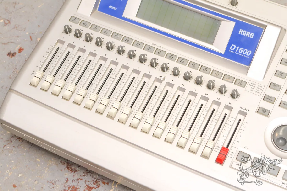 Korg D 1600 Digital Recording Studio Портастудия