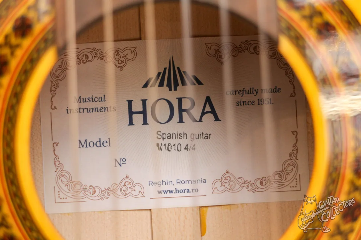 Hora N1010 Classical Guitar 4/4