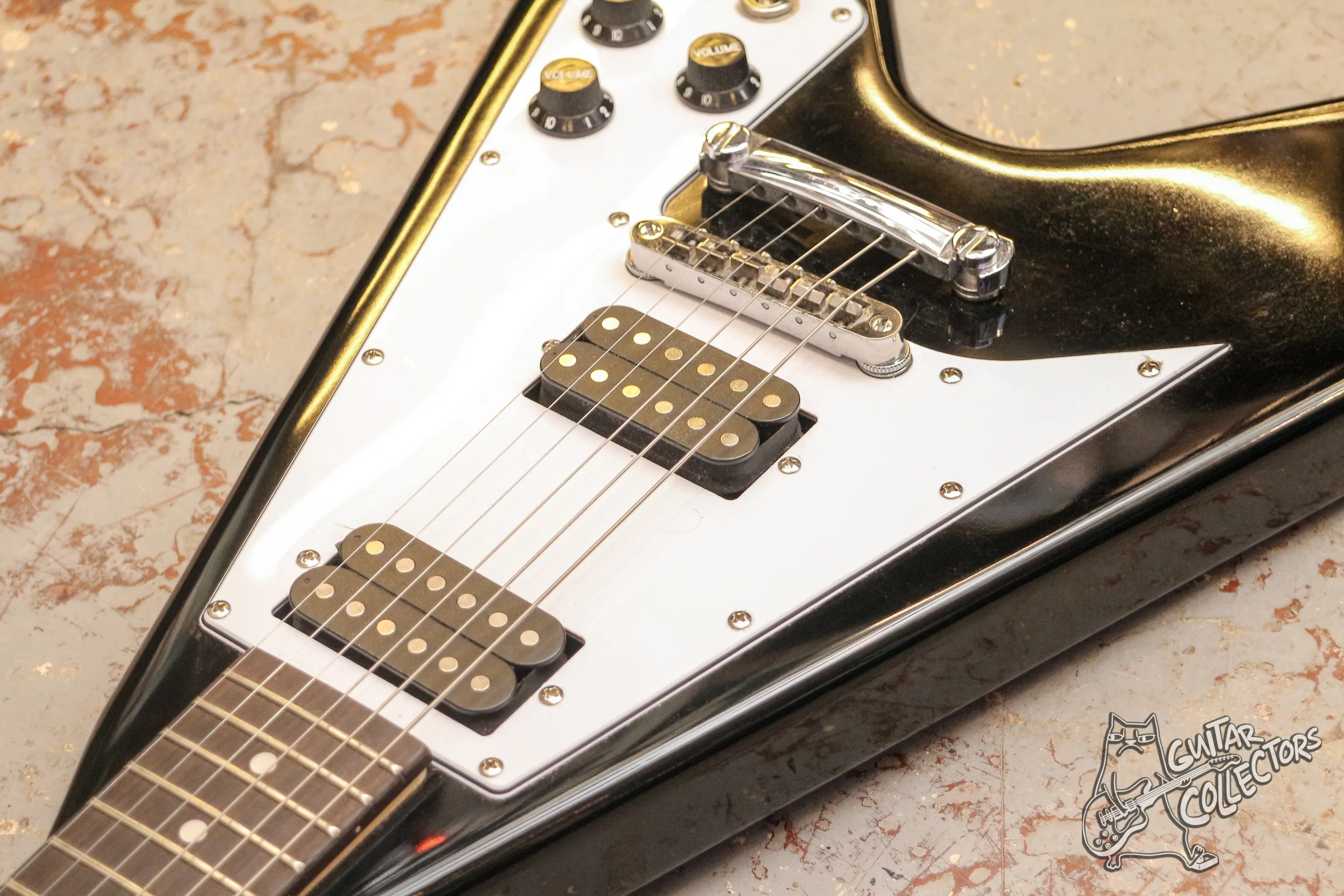 Caraya E235BK Flying V