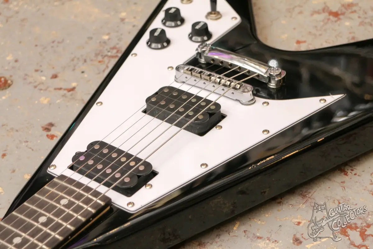 Caraya E235BK Flying V