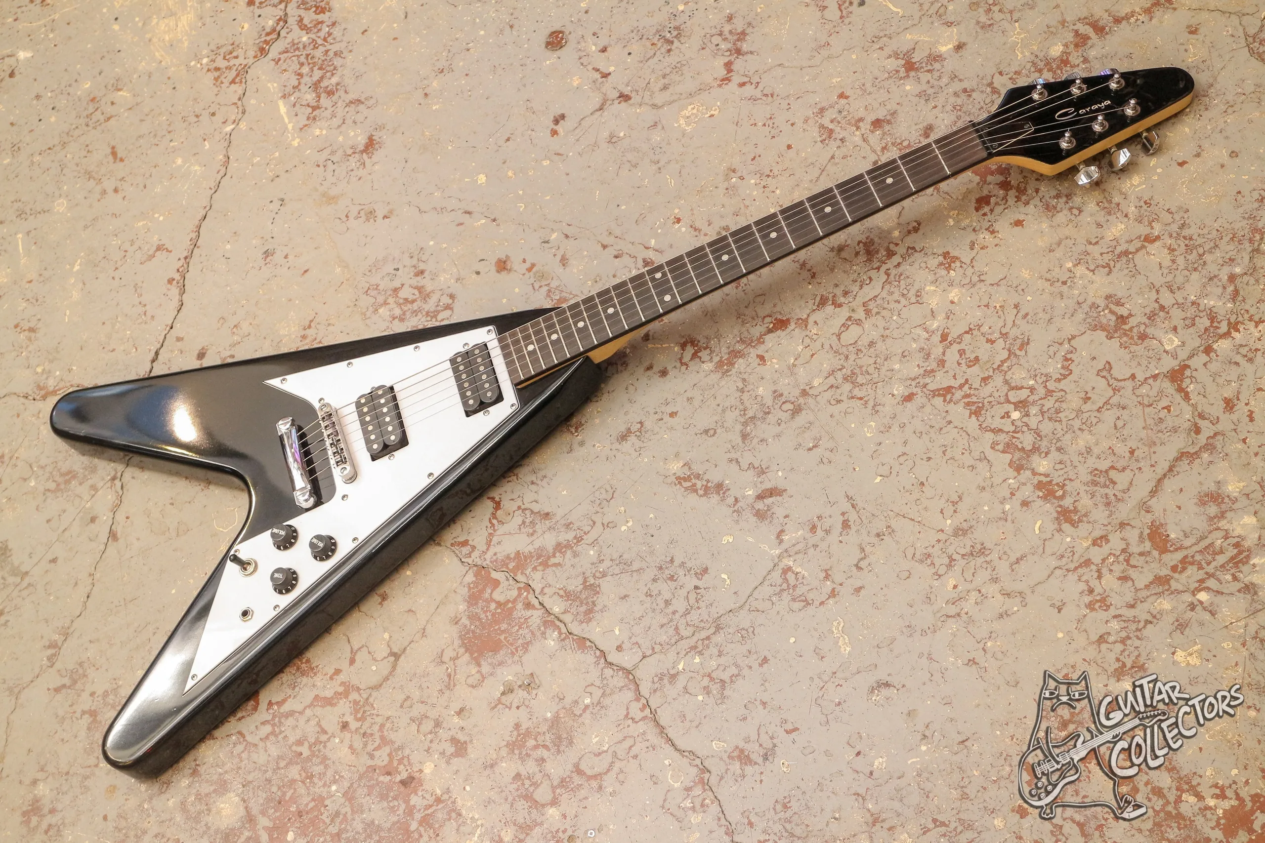 Caraya E235BK Flying V
