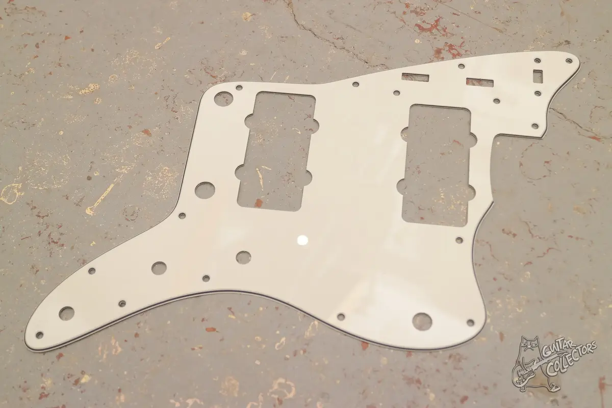 Пикгард без отверстий под темброблок, белый