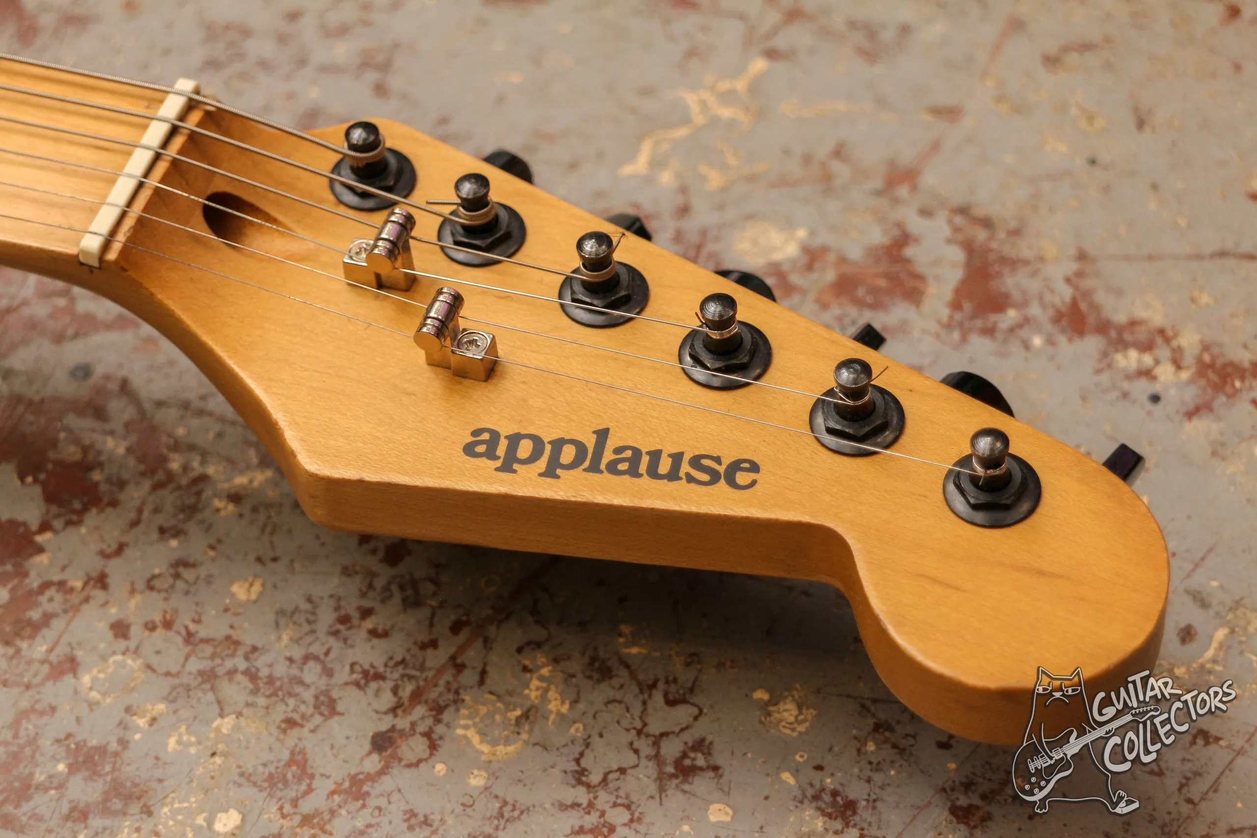 Applause Kaman by Ovation Stratocaster HSS