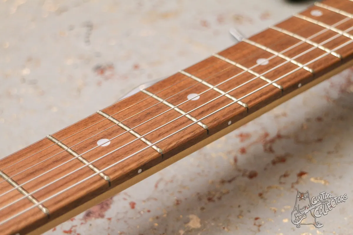 Caraya E200TGR Stratocaster