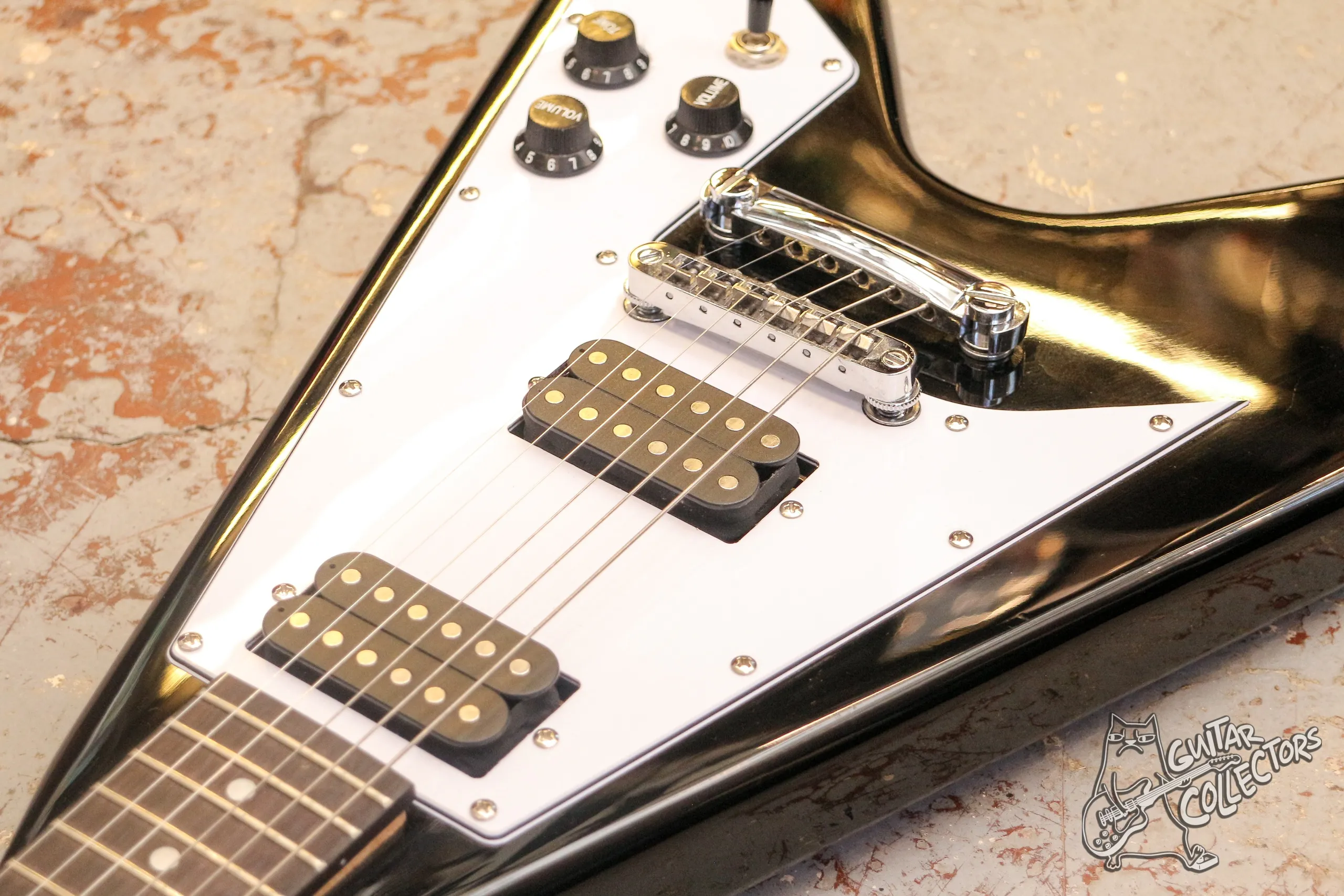 Caraya E235BK Flying V