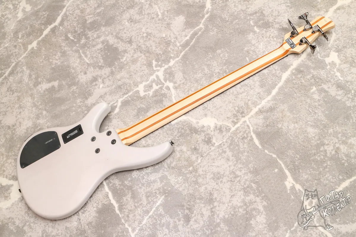 Yahama TRBX504 Translucent White Bass