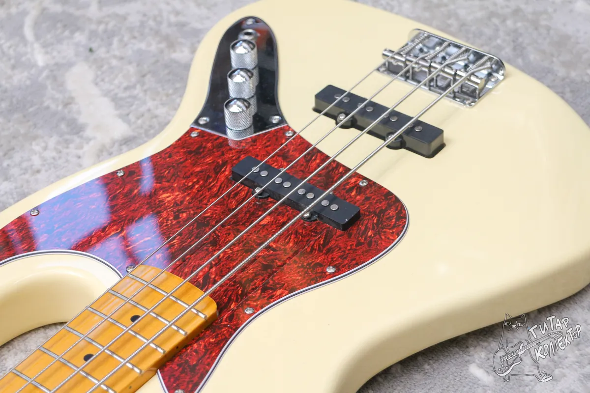 Fender Jazz Bass White Copy