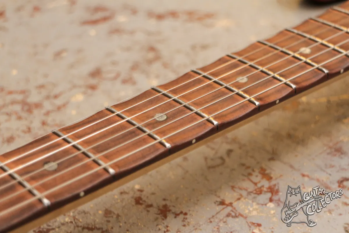 Mavis Stratocaster Scalloped Red
