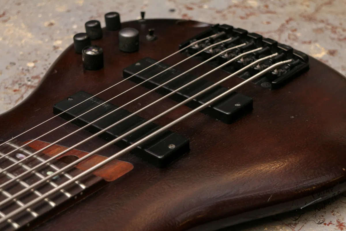 Ibanez SR506E 6-Str Bass