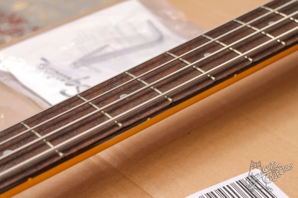 Squier Classic Vibe 60s Jazz Bass LRL 3-Tone Sunburst NEW