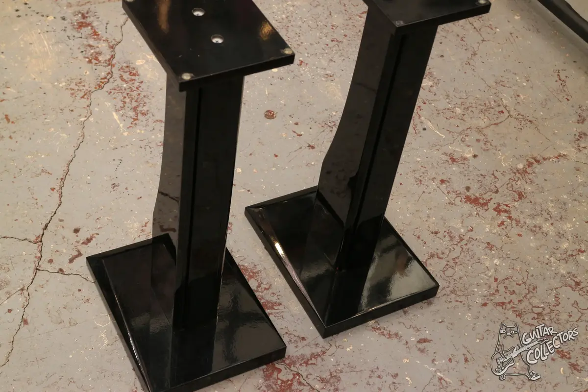 Деревянные лакированные стойки под студийные мониторы  акустические системы.