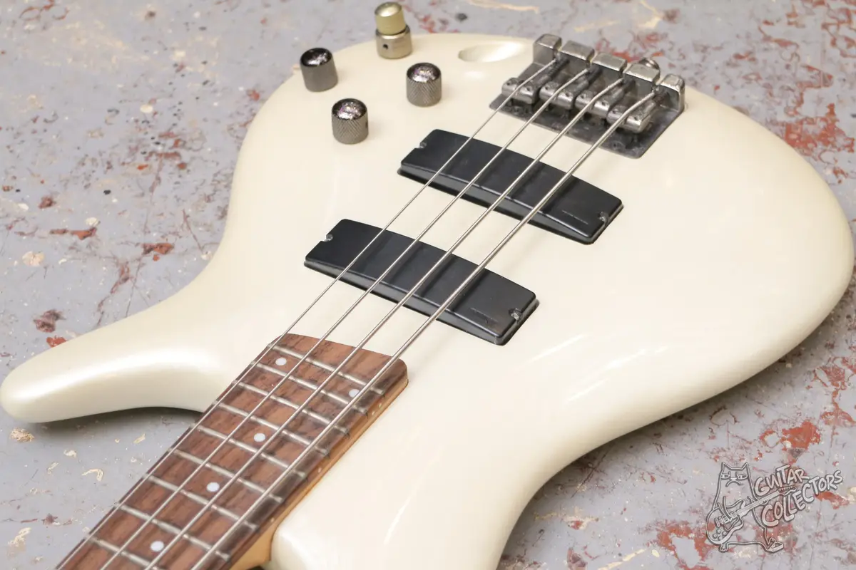 Ibanez SR 300 Pearl White Bass