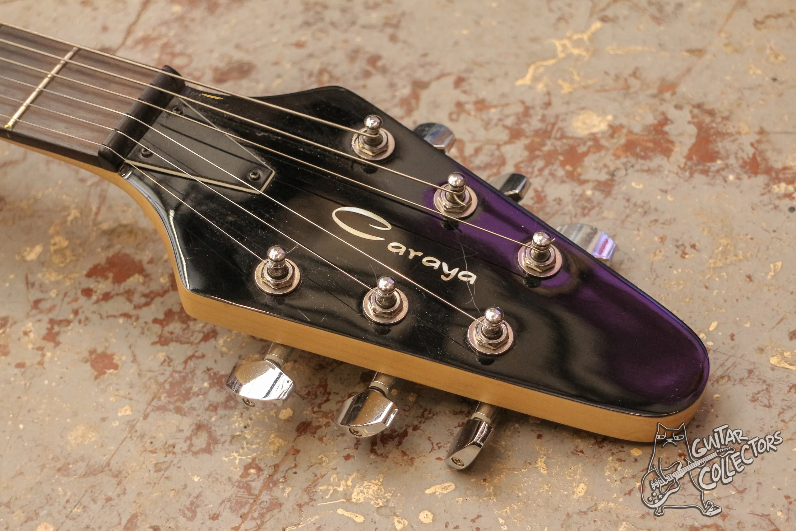 Caraya E235BK Flying V