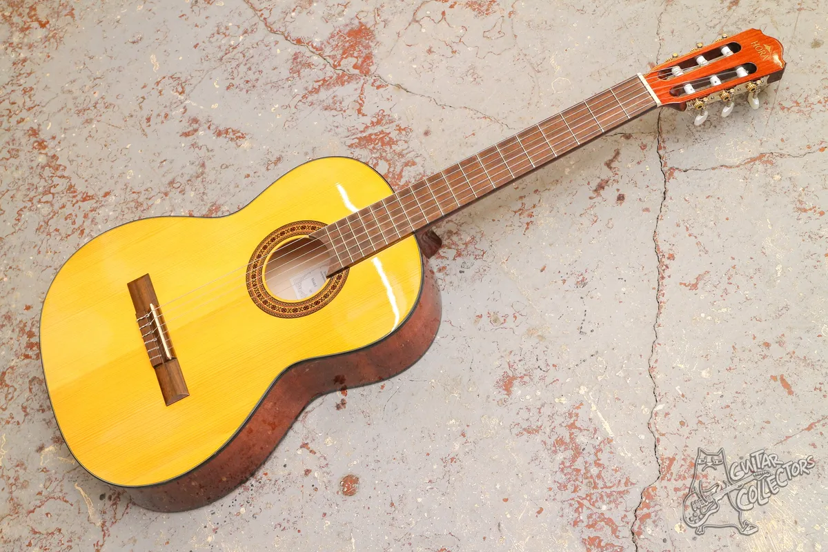 Hora N1010 Classical Guitar 4/4