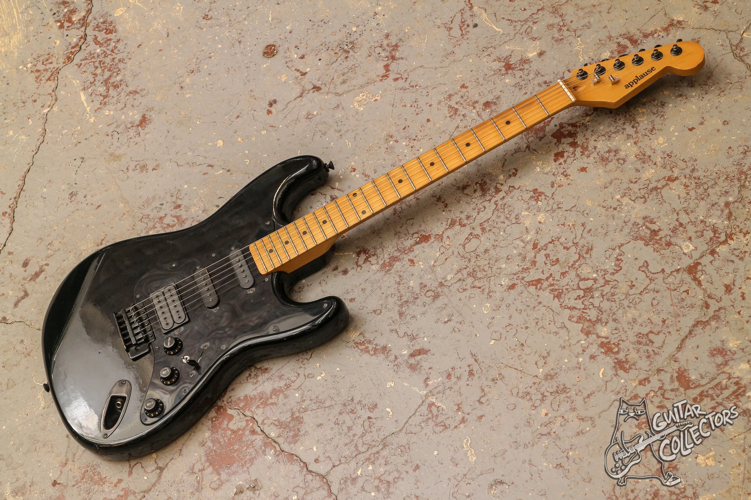 Applause Kaman by Ovation Stratocaster HSS
