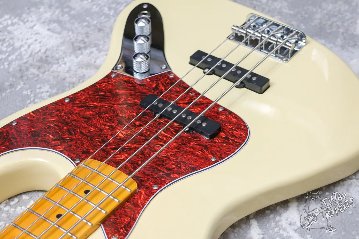 Fender Jazz Bass White Copy